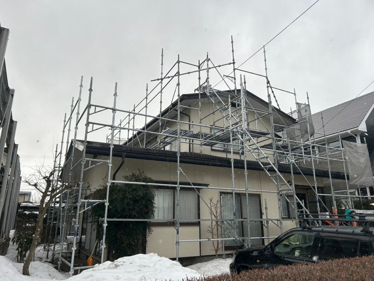 北上市T様邸（スノーネット設置・屋根塗装・軒天補修・雨樋工事）