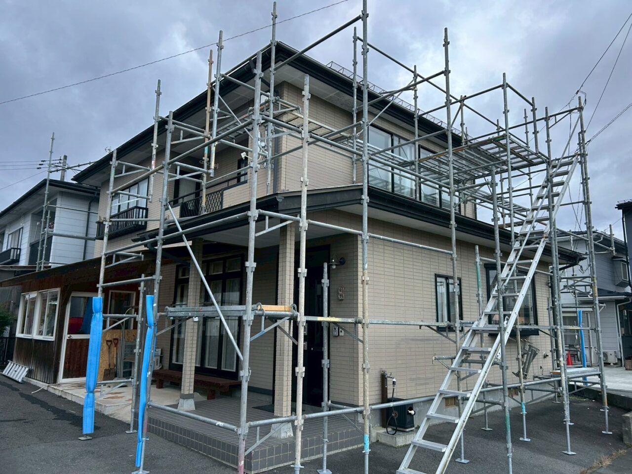 雨樋が詰まって、大雨のたびにあふれる…」奥州市K様が選んだ雨樋交換リフォーム