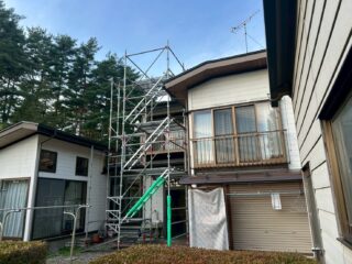 屋根の色あせも雨樋の歪みも気になって…」雫石町A様が選んだ”屋根＆雨樋”同時リフォーム