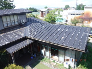 「屋根の色がくすんできて、白い粉みたいなものが…そろそろ塗り替え時期?」盛岡市M様が選んだ屋根塗装リフォーム