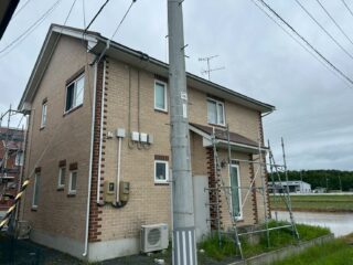 「外壁に縦じまのシミができて…」花巻市M様が選んだ雨樋交換リフォーム