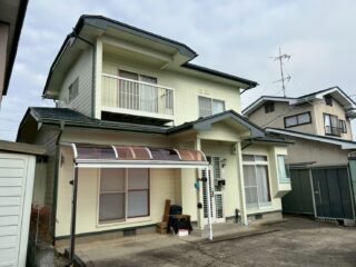 「雨樋が雪の重さに耐えきれなくなって…雪が落下してテラス屋根も割れて…」奥州市T様が選んだテラス屋根補修・雨樋交換リフォーム