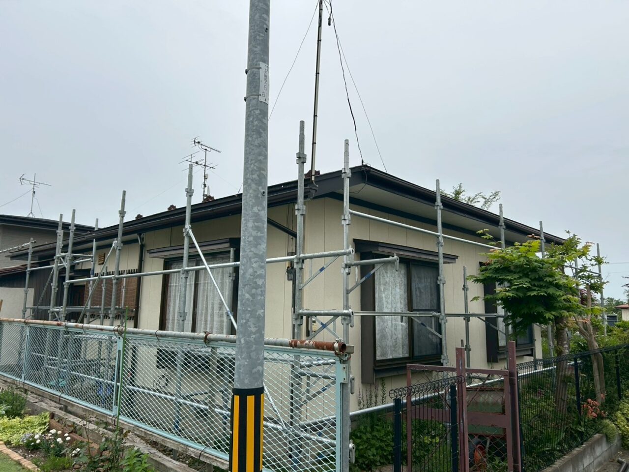 「家族に『いい加減、直したら?』と言われて…」滝沢市O様が選んだ雨樋交換リフォーム