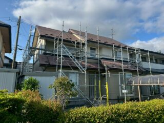 「家にいる時間が増えて、雨の日に雨樋の音が気になるようになって…」矢巾町K様が選んだ雨樋交換＋カーポート屋根修繕リフォーム