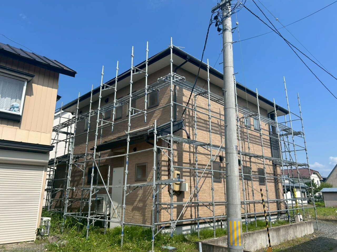 「軒天の塗装がボロボロ剥がれてきて…見た目も悪いし、どうしたらいいか」滝沢市T様が選んだ軒天補修＋雨樋交換リフォーム