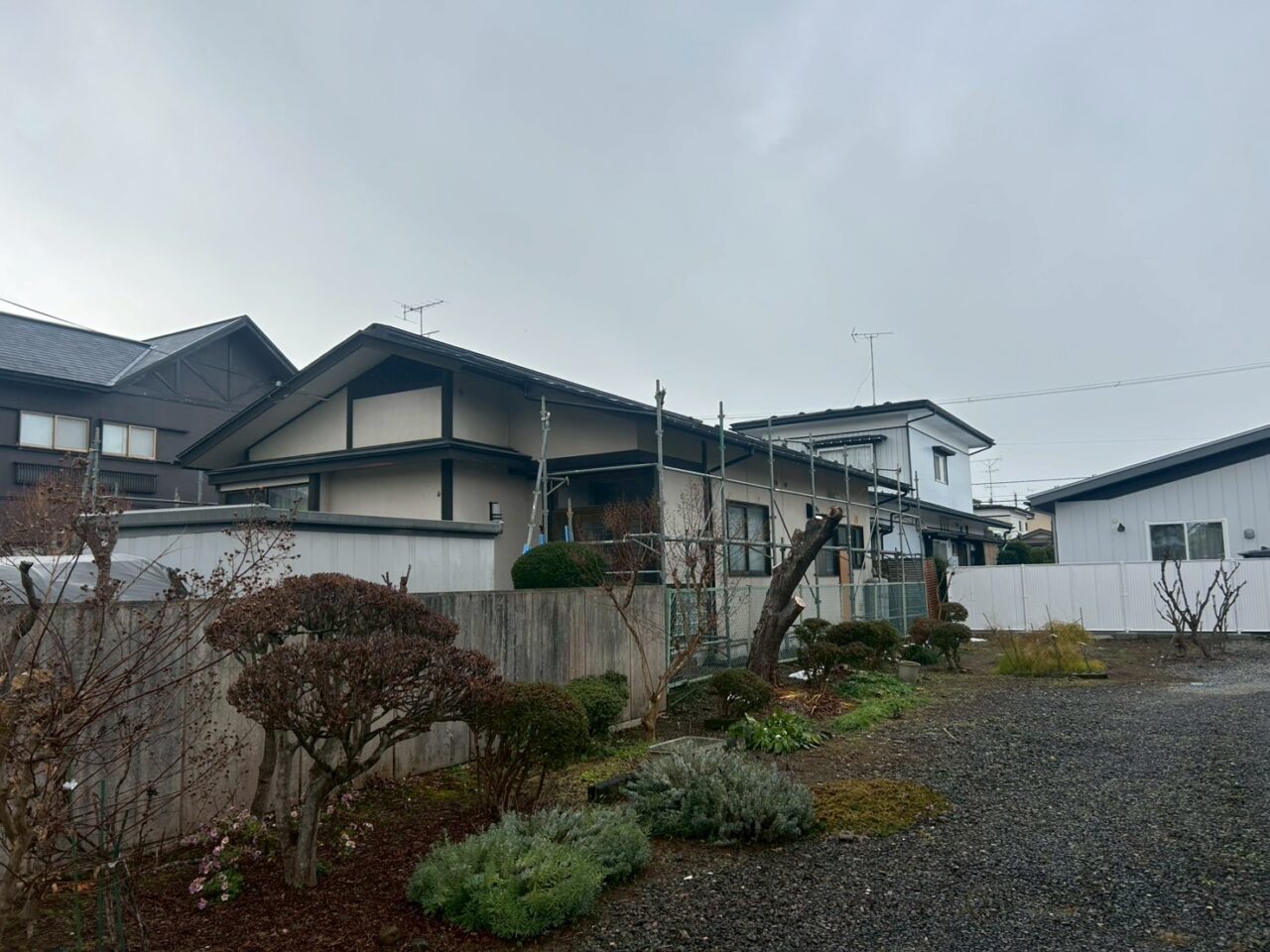 「雨が降ると外壁のあちこちに水の跡が…」奥州市S様が選んだ雨樋交換リフォーム