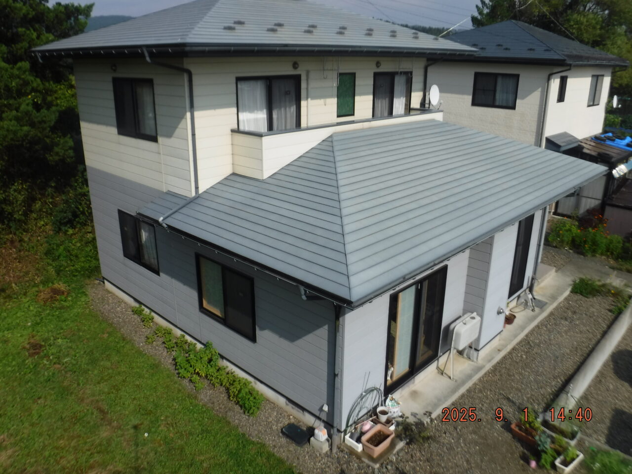 「庭の木が大きくなって、雨樋が落ち葉だらけに…」花巻市K様が選んだ雨樋交換リフォーム