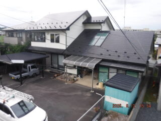 「雨の日にふと見たら、うちの雨樋から隣家に水が飛んでいて…」奥州市S様が選んだ雨樋交換リフォーム