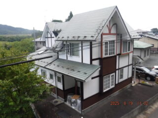 「毎日見ているはずなのに、こんなにボロボロだったなんて…」花巻市N様が選んだ雨樋交換リフォーム