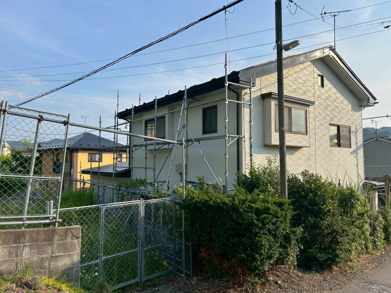 「昔ながらの鉄の雨樋が、サビでボロボロになってしまって…」二戸市H様が選んだ雨樋交換リフォーム