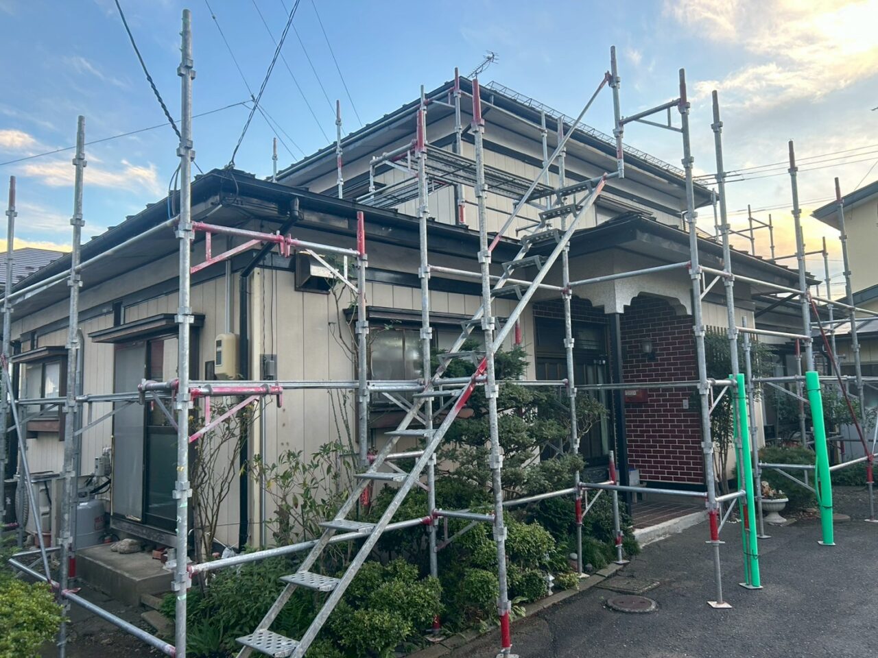 「近所で工事していたのを見て、うちも気になっていたんです」盛岡市H様が選んだ雨樋交換リフォーム