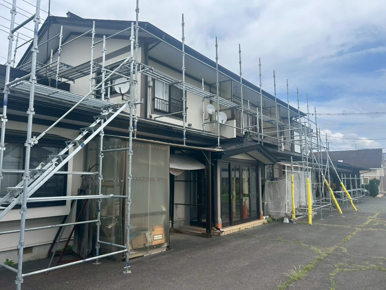 「大雪の後、雨樋がグニャッと曲がっていて…雪の重みでここまで壊れるとは」滝沢市T様が選んだ雨樋交換リフォーム