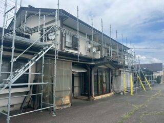 「大雪の後、雨樋がグニャッと曲がっていて…雪の重みでここまで壊れるとは」滝沢市T様が選んだ雨樋交換リフォーム