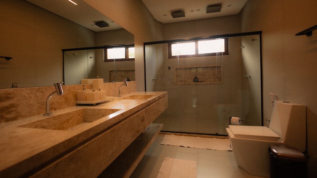 トイレリフォームの「手洗い場」選び!独立型 vs キャビネット型の費用比較