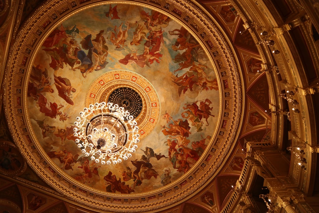 屋根塗装後の「雨漏り」は保証対象？原因と対処法、業者の責任範囲